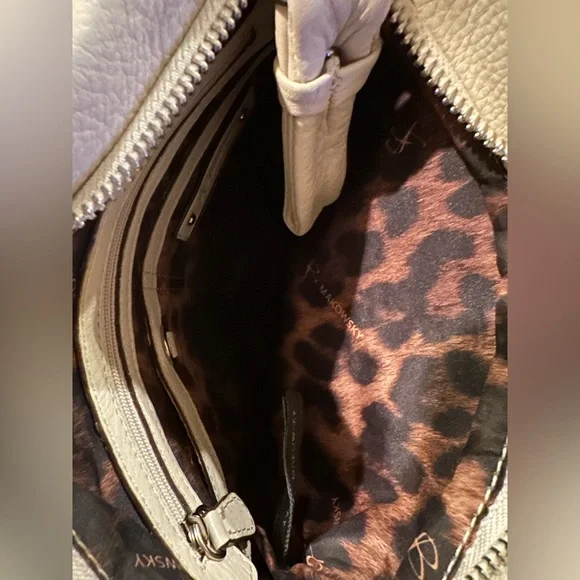 B. Makowsky Beautiful Cream Leather Crossbody Bag Like New - Picture 4 of 6